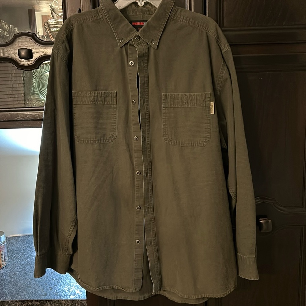 Men’s long sleeved heavy button down khaki green shirt